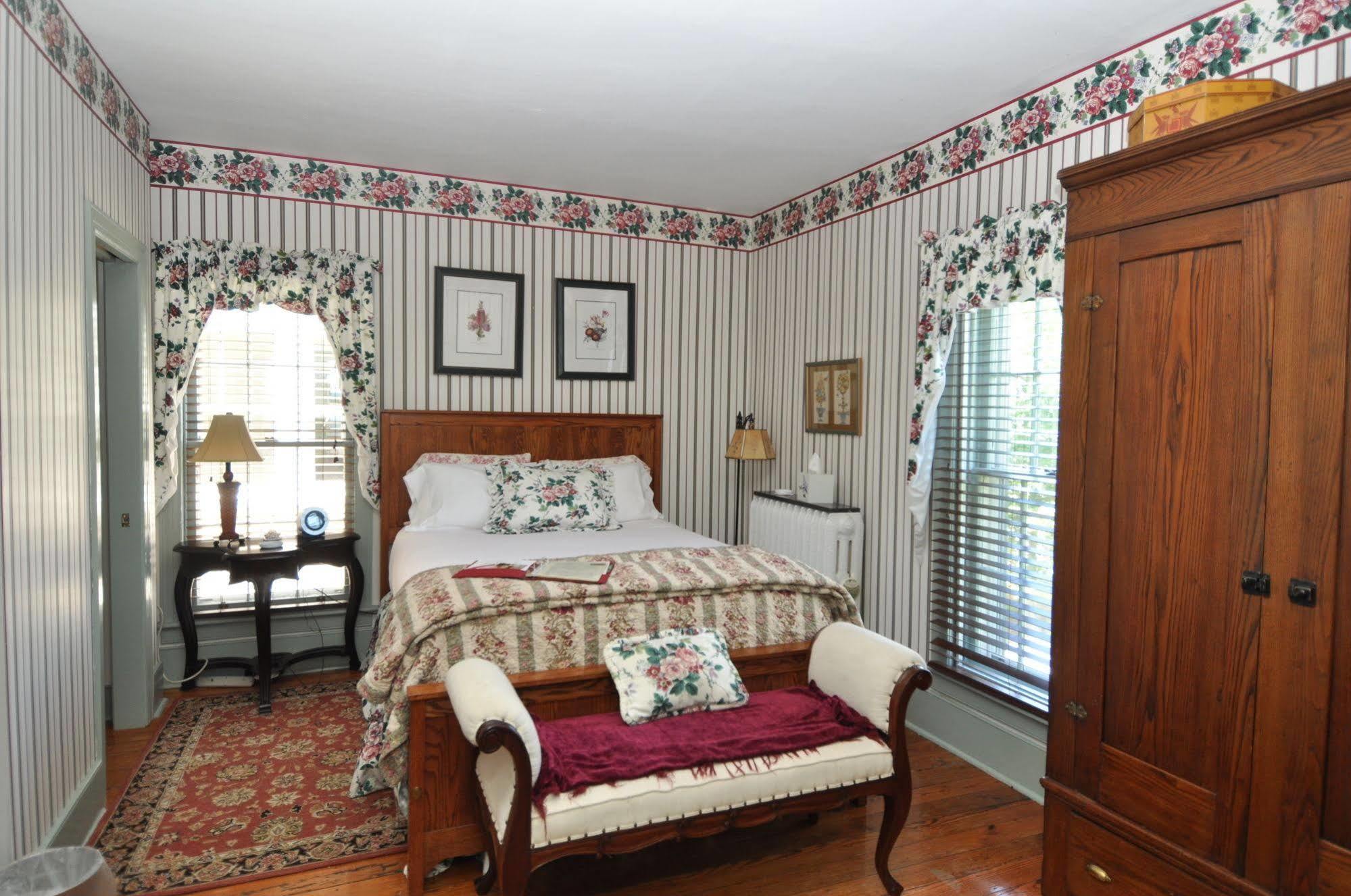 Thomas Shepherd Inn Shepherdstown Eksteriør bilde